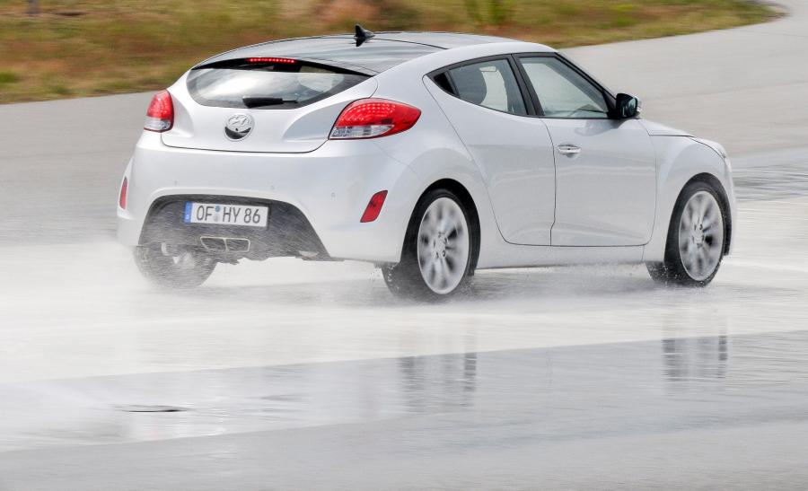  Hyundai Veloster Coupe 2012 года  (фото 4 из 5)